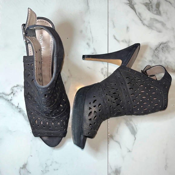 Vince Camuto heels - Picture 2 of 3